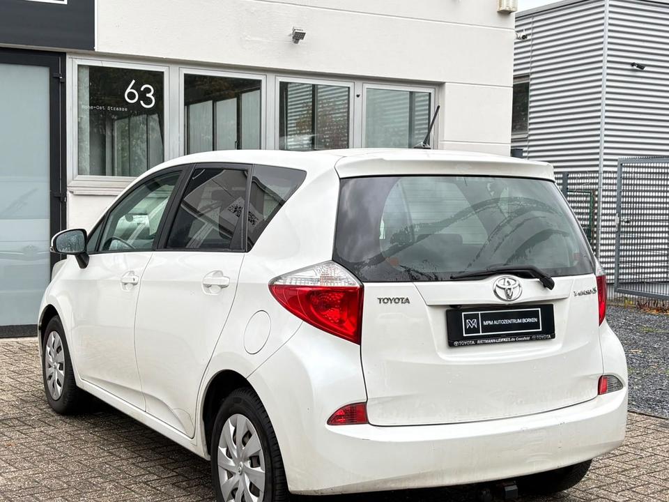 Toyota Verso 2011 — photo 7