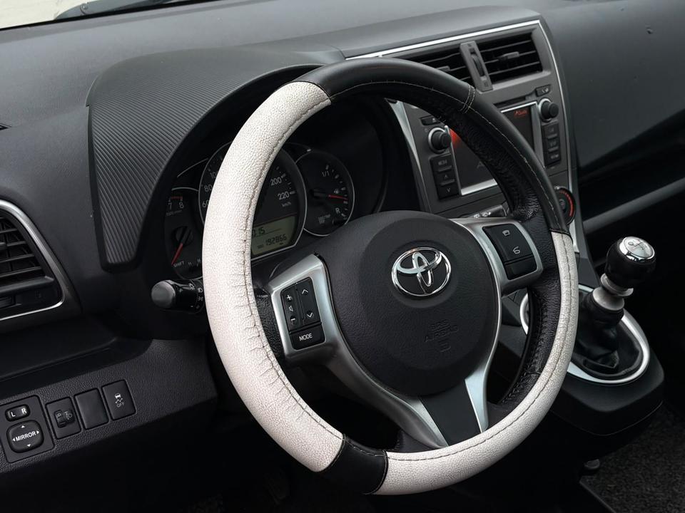 Toyota Verso 2011 — photo 8