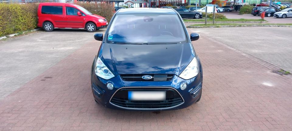 Ford S-Max 2013 — rear view