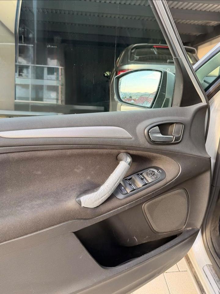 Ford S-Max 2013 — photo 11