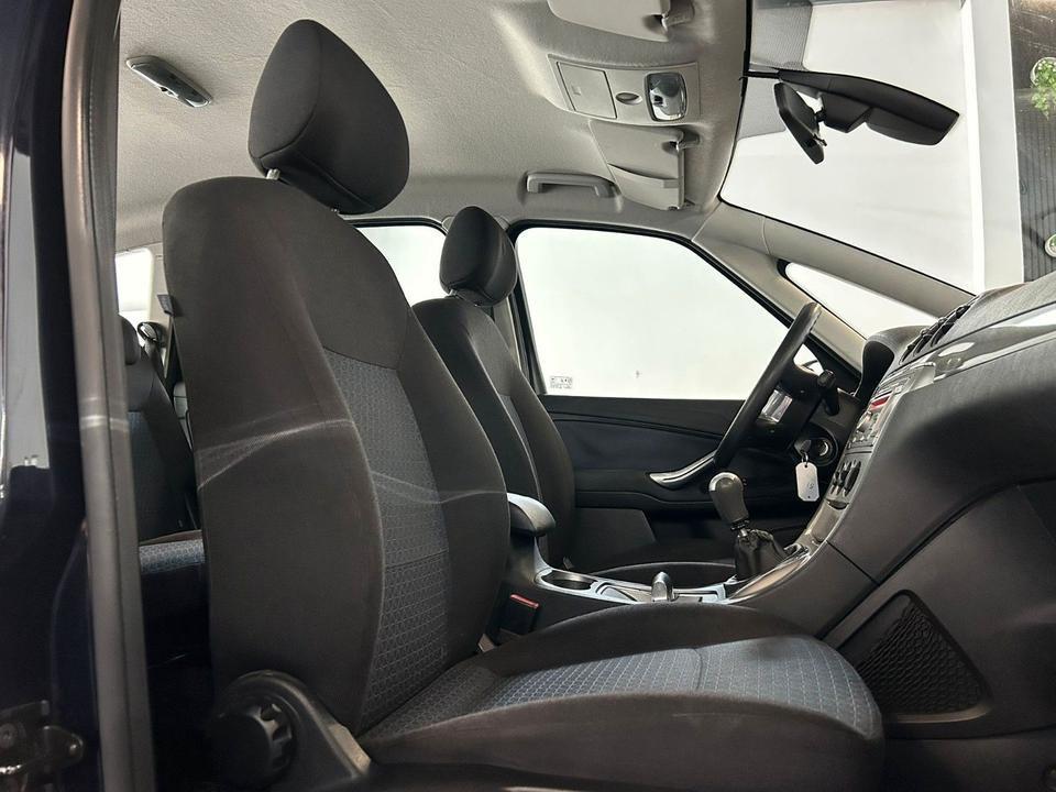 Ford S-Max 2008 — photo 17