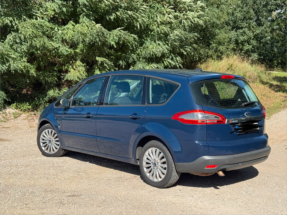 Ford S-Max 2013 — вигляд ззаду