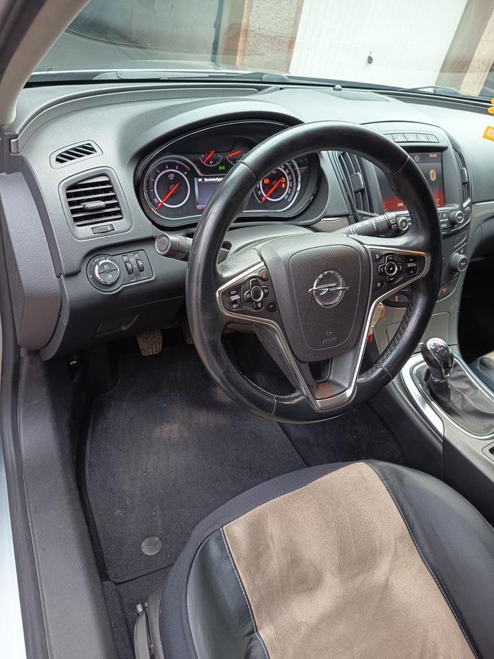 Opel Insignia 2014 — engine