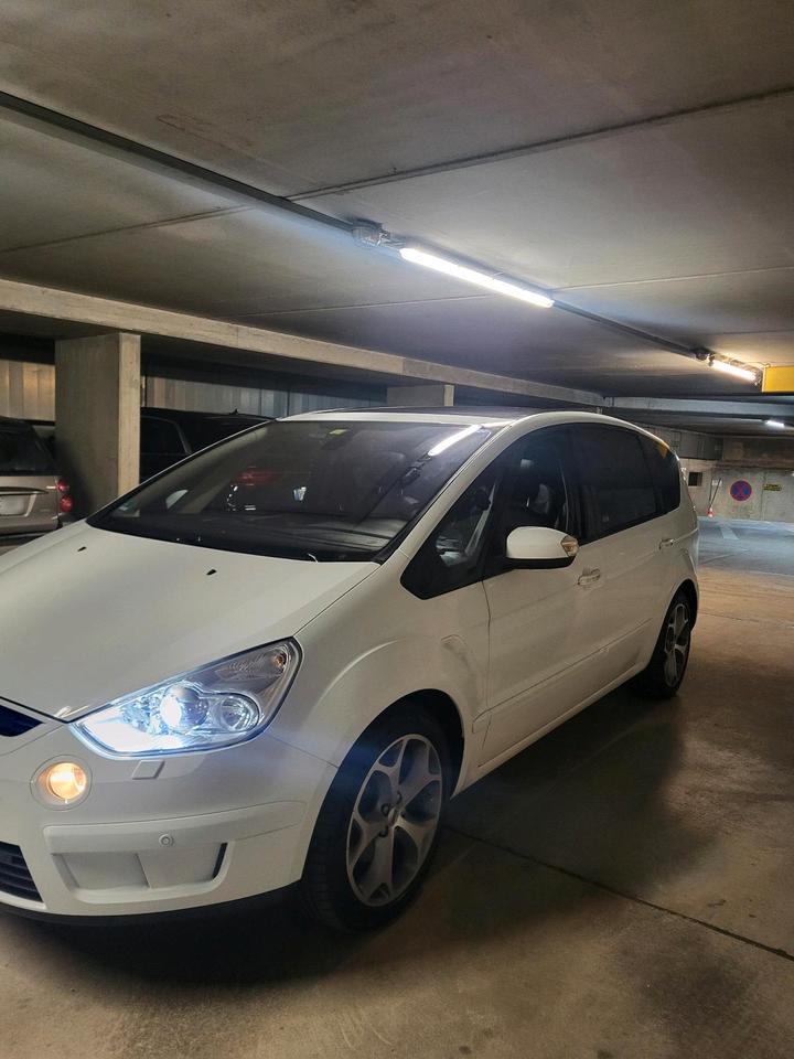 Ford S-Max 2008 — вигляд ззаду