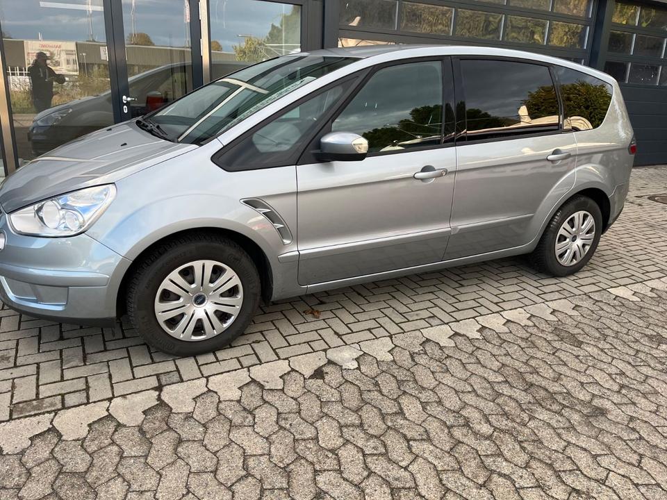 Ford S-Max 2009 — photo 17