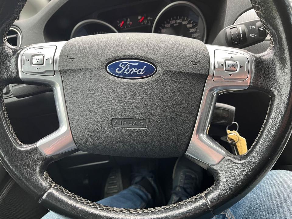 Ford S-Max 2009 — photo 18