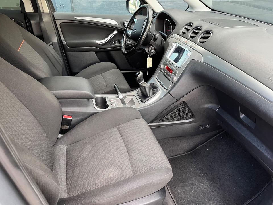 Ford S-Max 2009 — photo 23