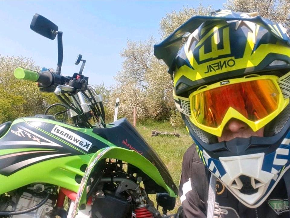 Kawasaki KFX 400, kein Suzuki LTZ 2004 — вигляд ззаду