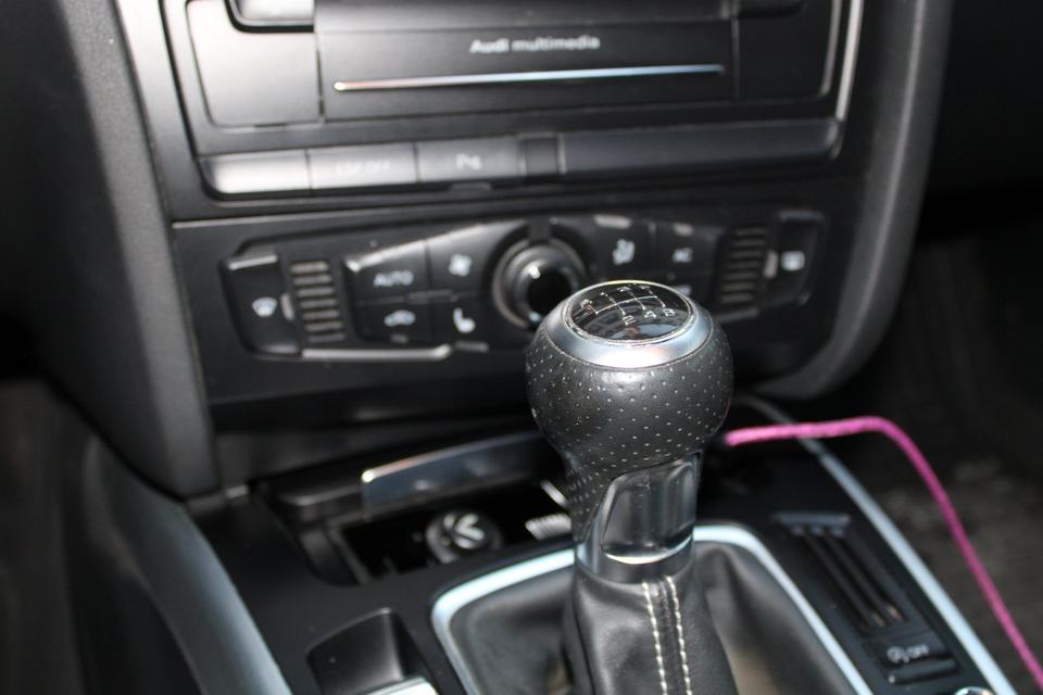 Audi A4 2010 — photo 11