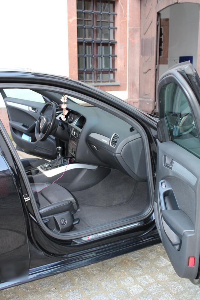 Audi A4 2010 — engine