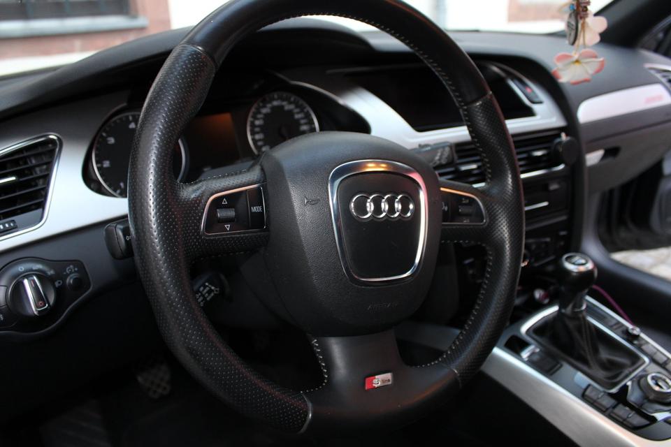 Audi A4 2010 — photo 6