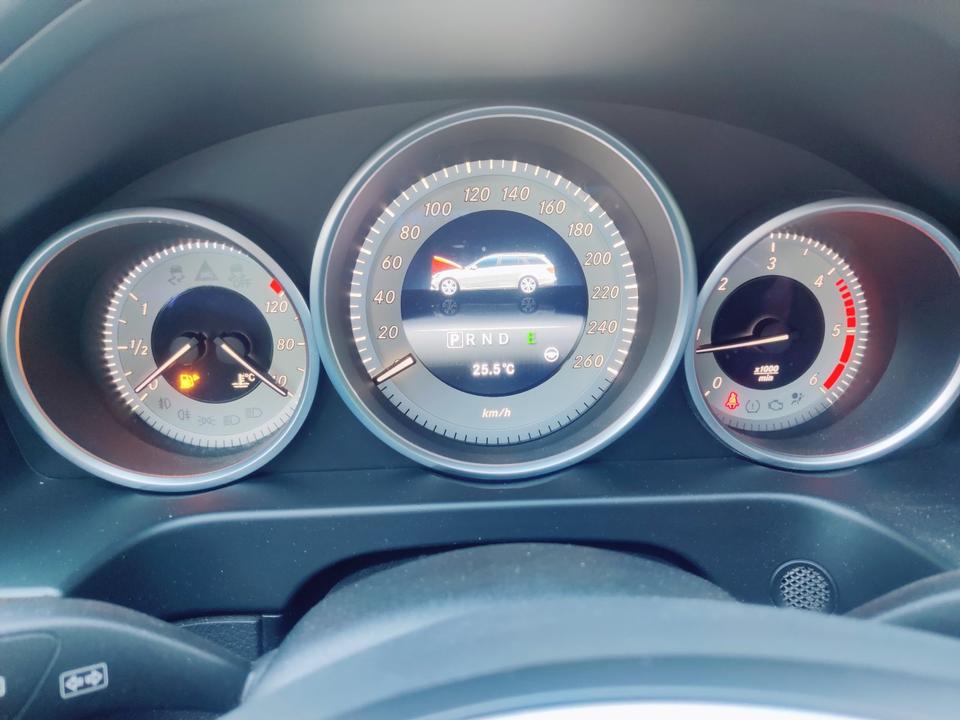 Mercedes Benz E 250 2015 — photo 14