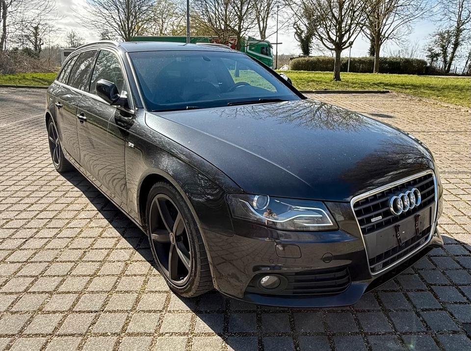 Audi A4 2011 — вигляд ззаду