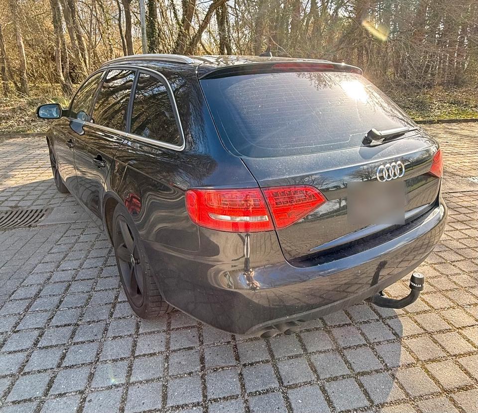 Audi A4 2011 — салон