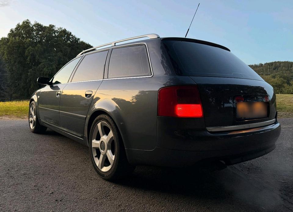 Audi A6 2004 — вигляд ззаду
