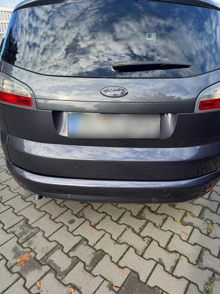 Ford S-Max 2009 — rear view