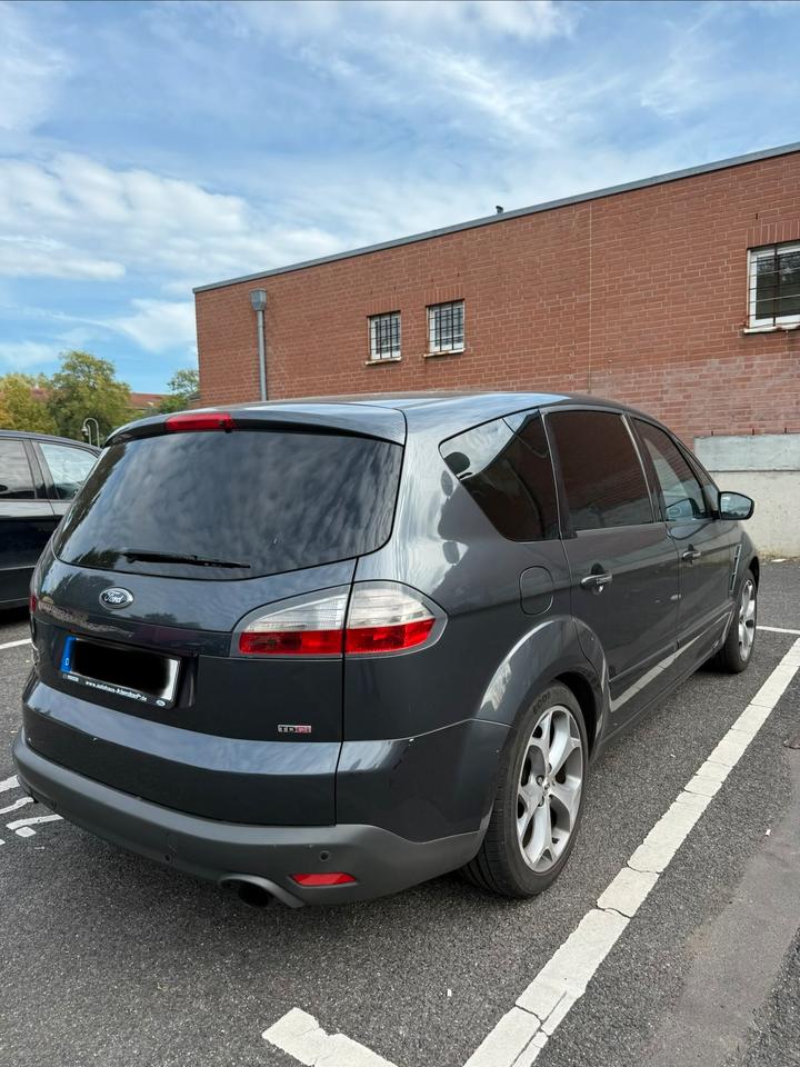 Ford S-Max 2008 — rear view