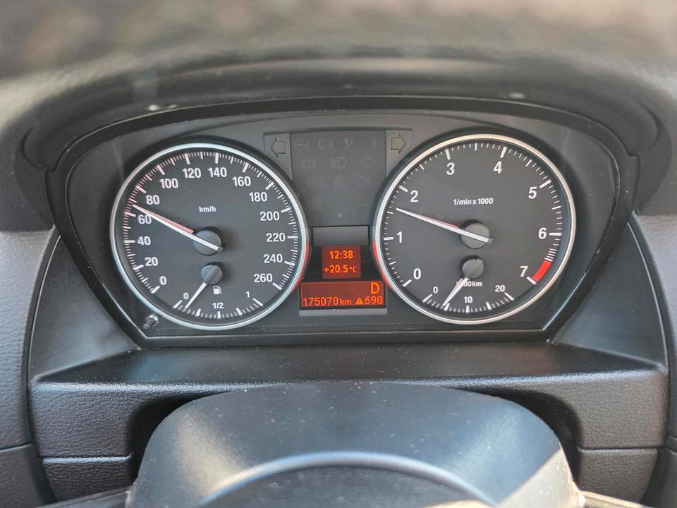 BMW X1 2011 — photo 7
