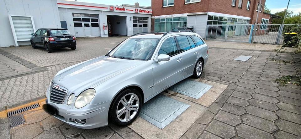 Mercedes Benz E 220 2008 — rear view