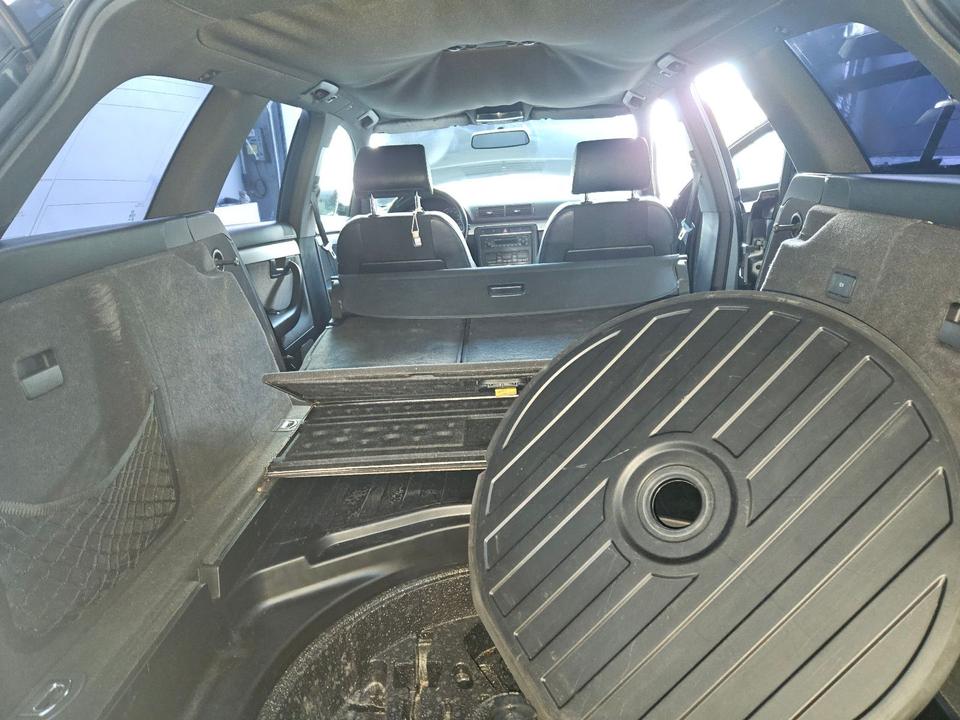 Audi A4 2004 — photo 11