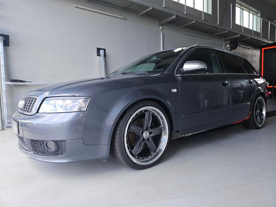 Audi A4 2004 — rear view