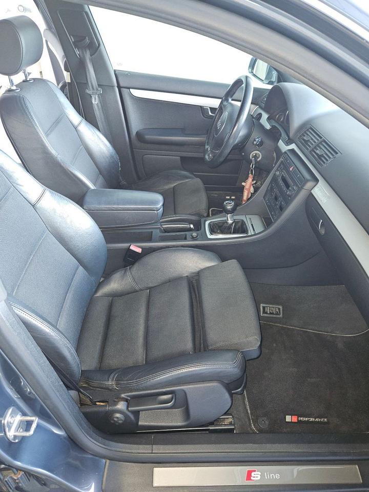 Audi A4 2004 — photo 9