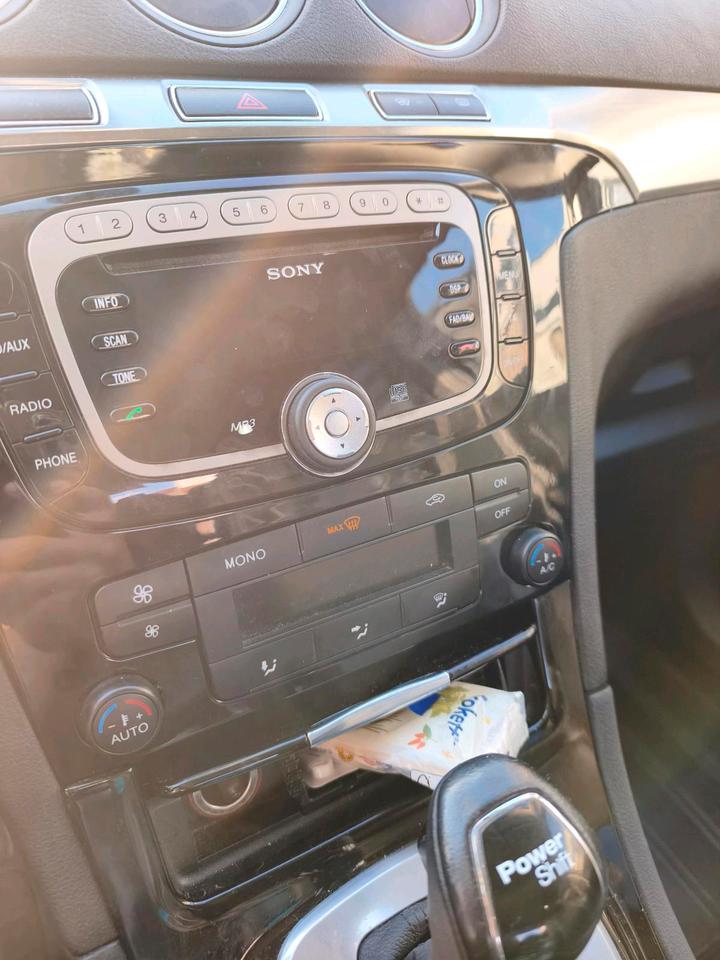 Ford S-Max 2011 — photo 10