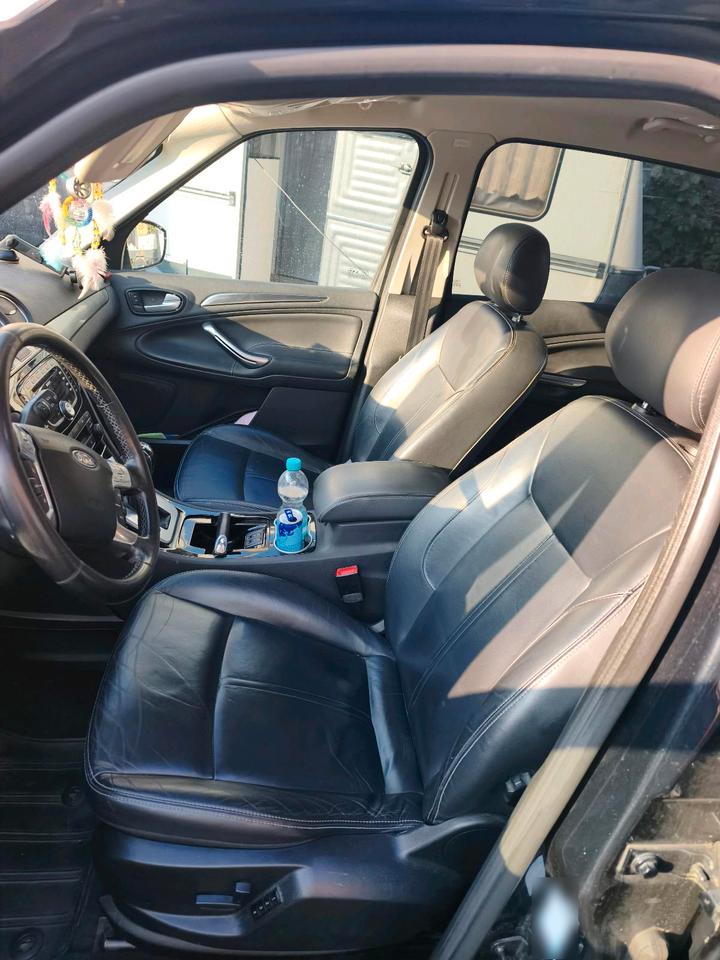Ford S-Max 2011 — photo 13