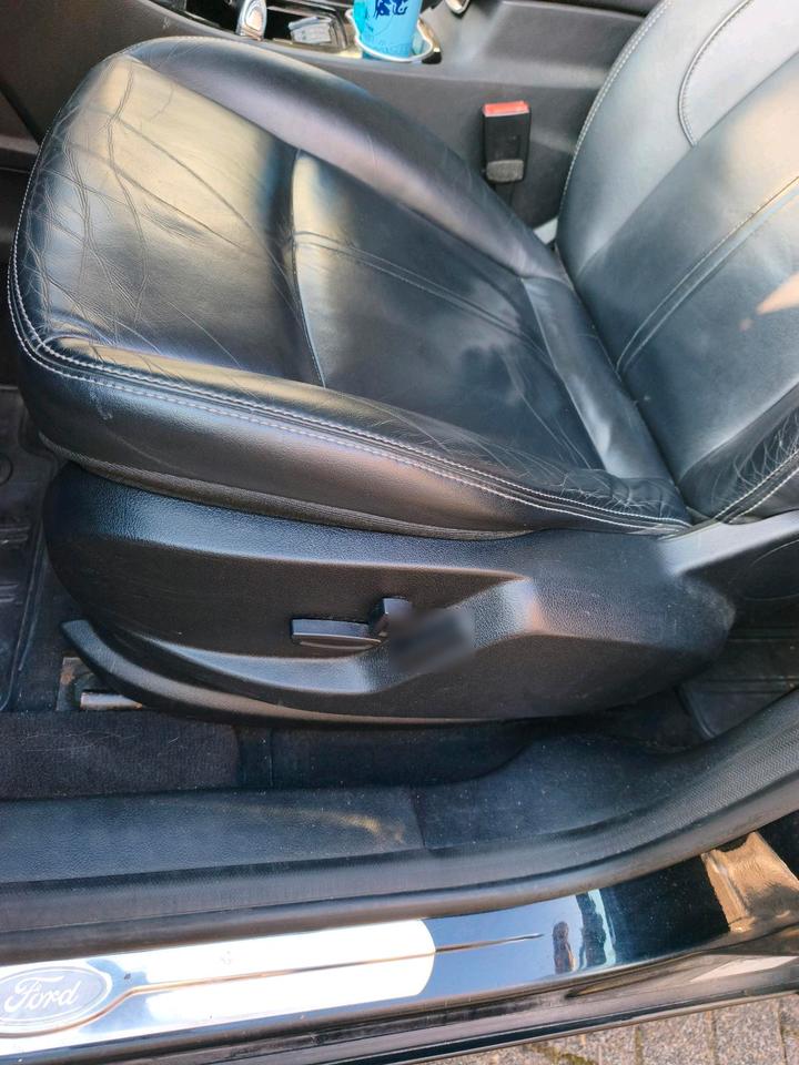 Ford S-Max 2011 — photo 14