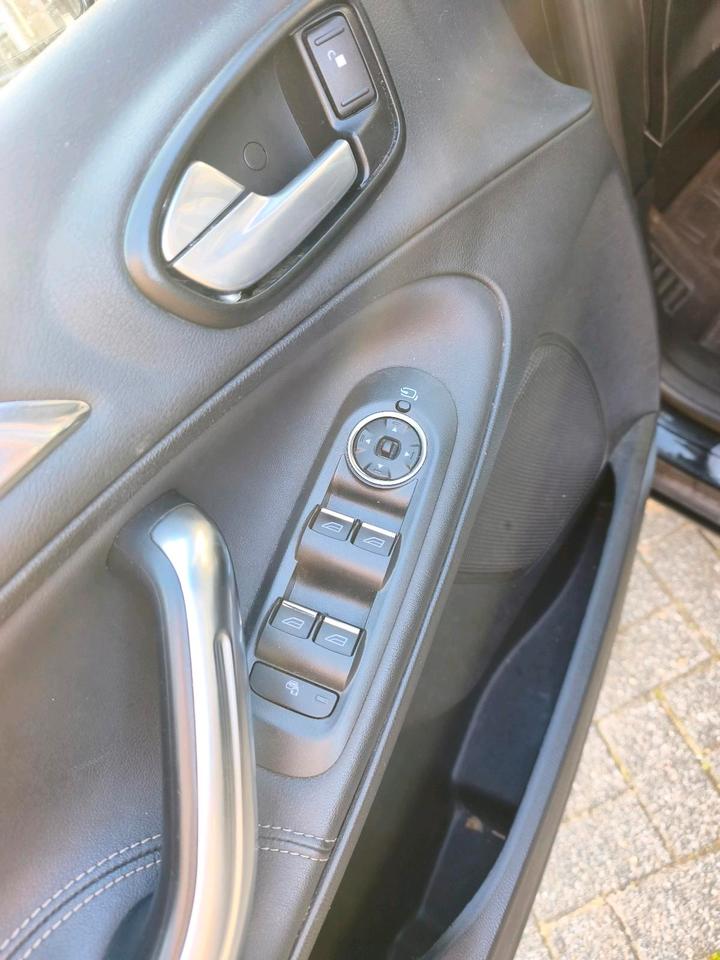 Ford S-Max 2011 — photo 15