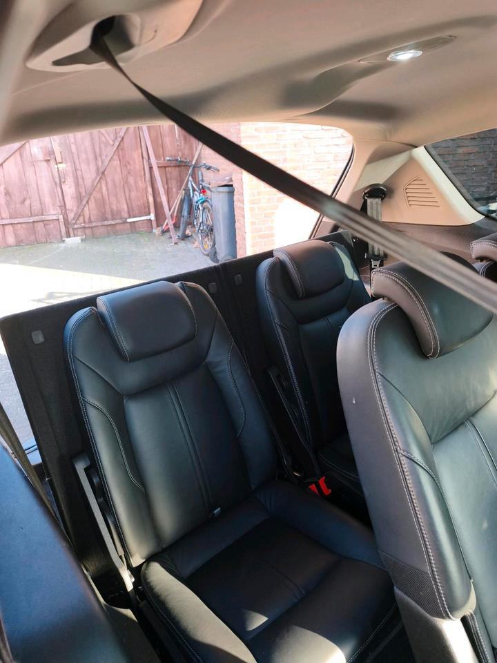 Ford S-Max 2011 — photo 18