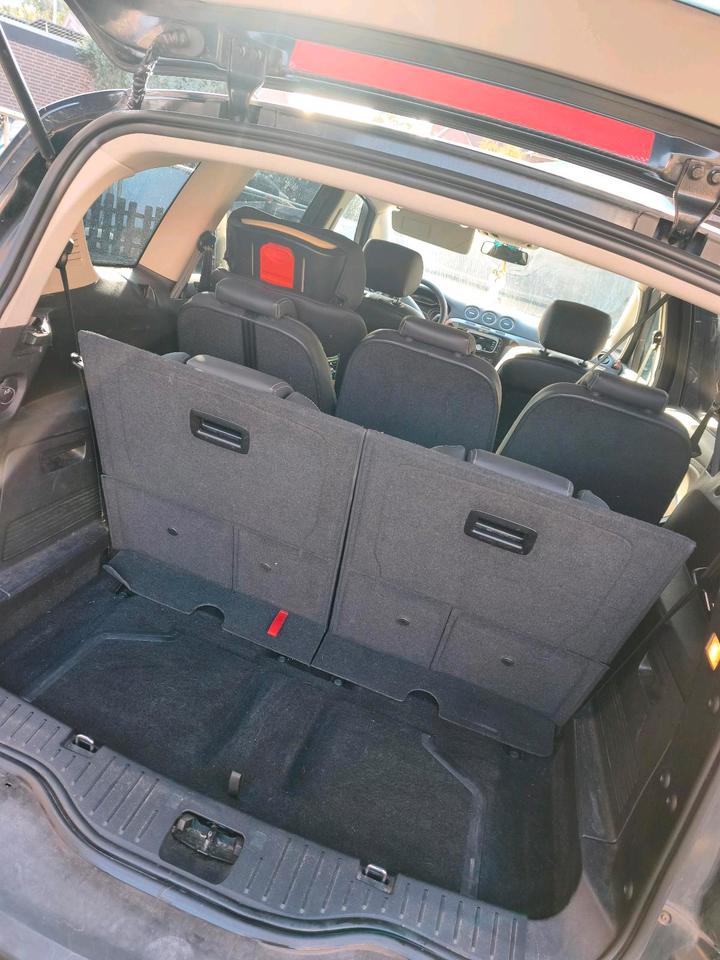 Ford S-Max 2011 — photo 19