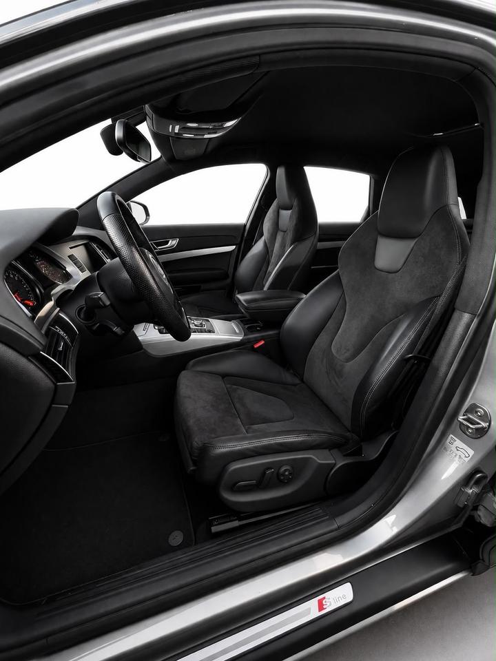 Audi A6 2011 — engine