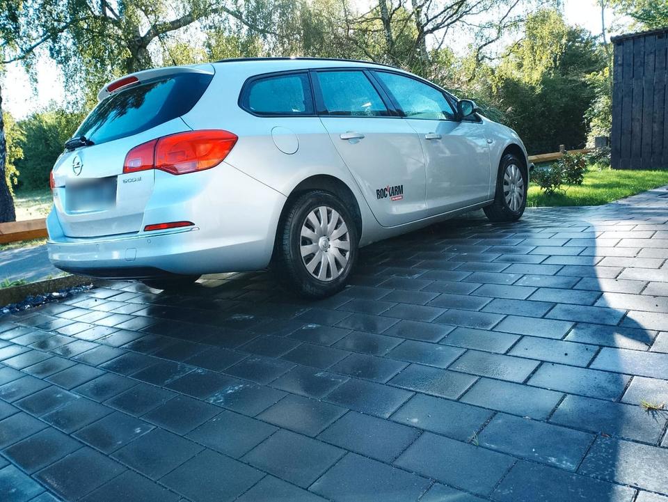Opel Astra 2014 — engine