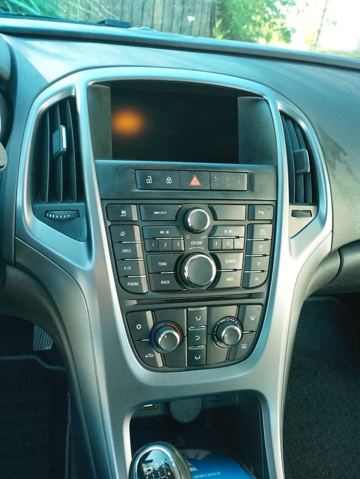 Opel Astra 2014 — photo 5