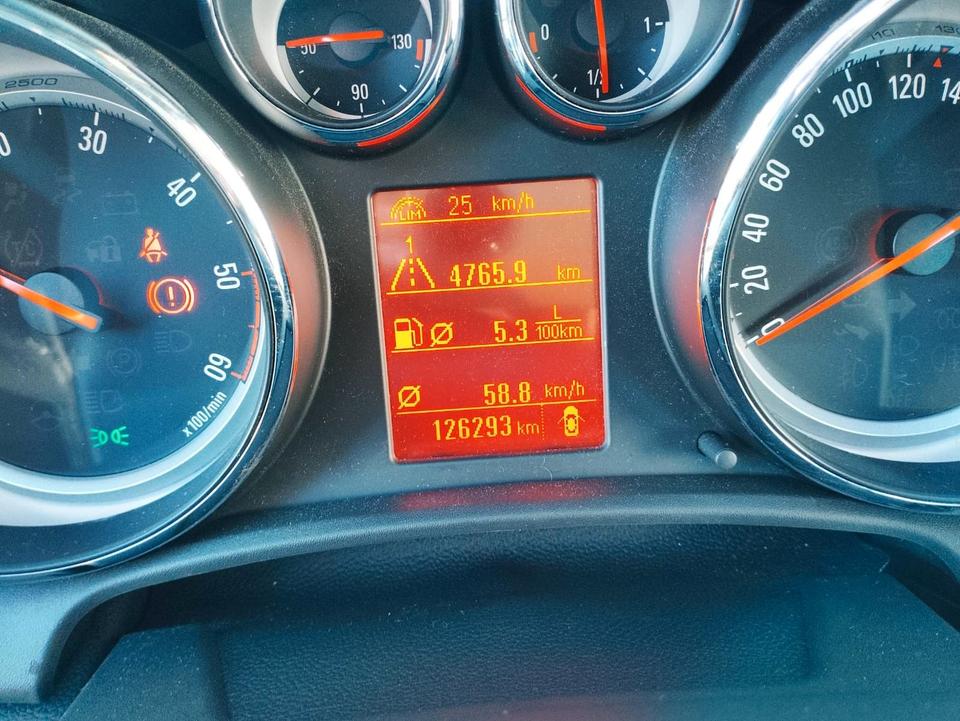 Opel Astra 2014 — photo 6