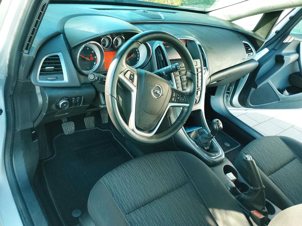 Opel Astra 2014 — photo 7