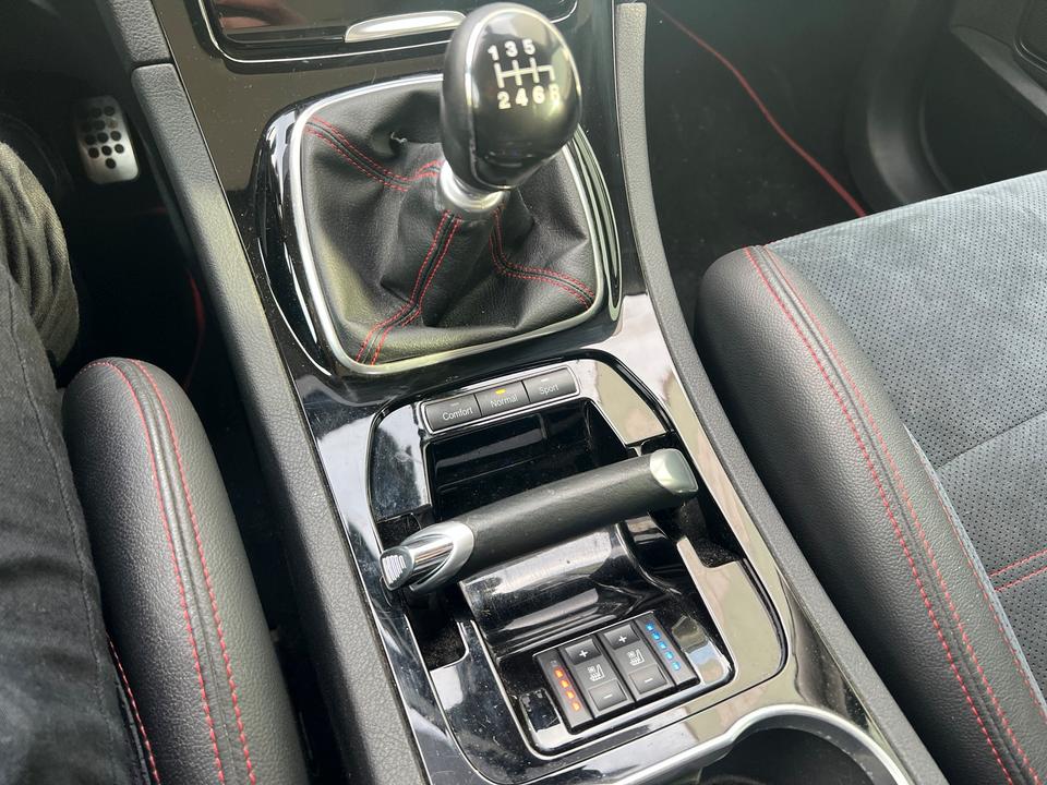 Ford S-Max 2011 — photo 12