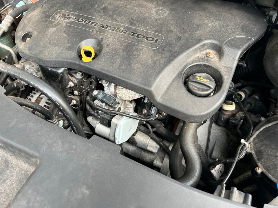 Ford S-Max 2011 — photo 15