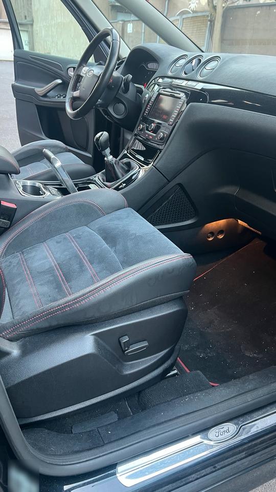 Ford S-Max 2011 — photo 17