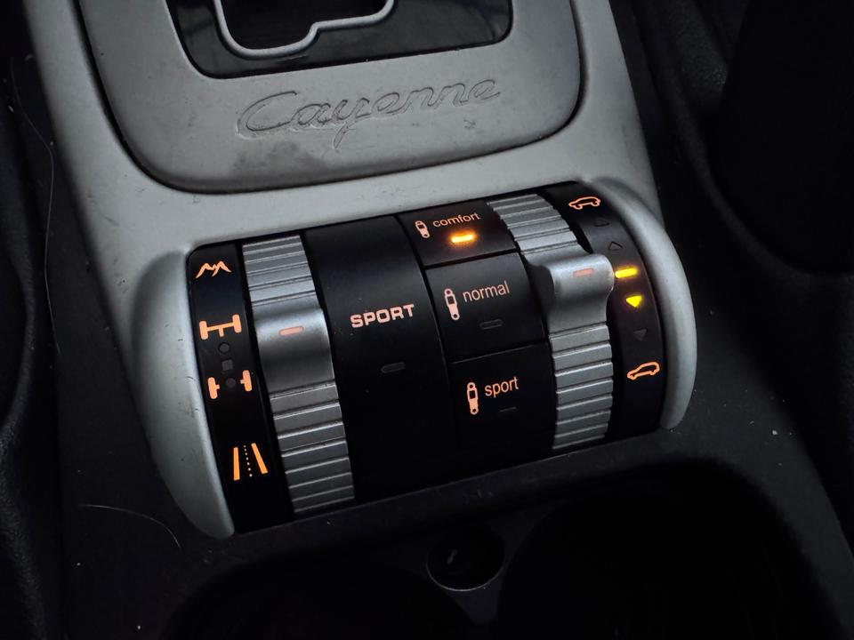 Porsche Cayenne 2007 — interior