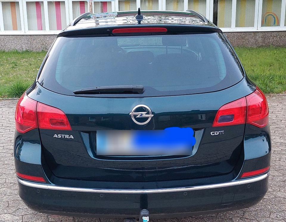 Opel Astra 2015 — photo 12