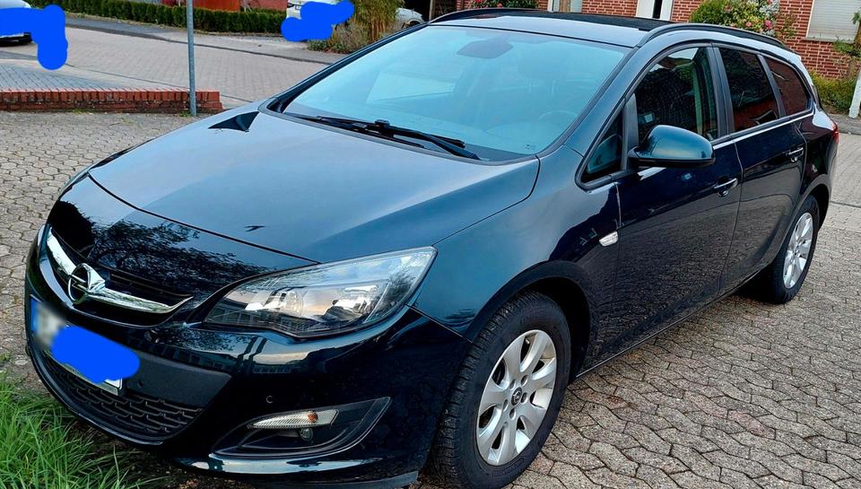 Opel Astra 2015 — rear view
