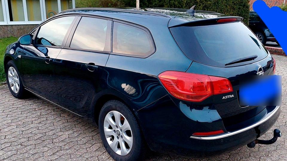 Opel Astra 2015 — interior