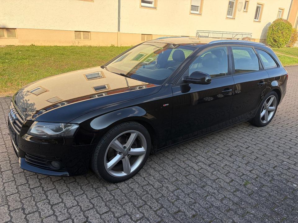Audi A4 2010 — салон