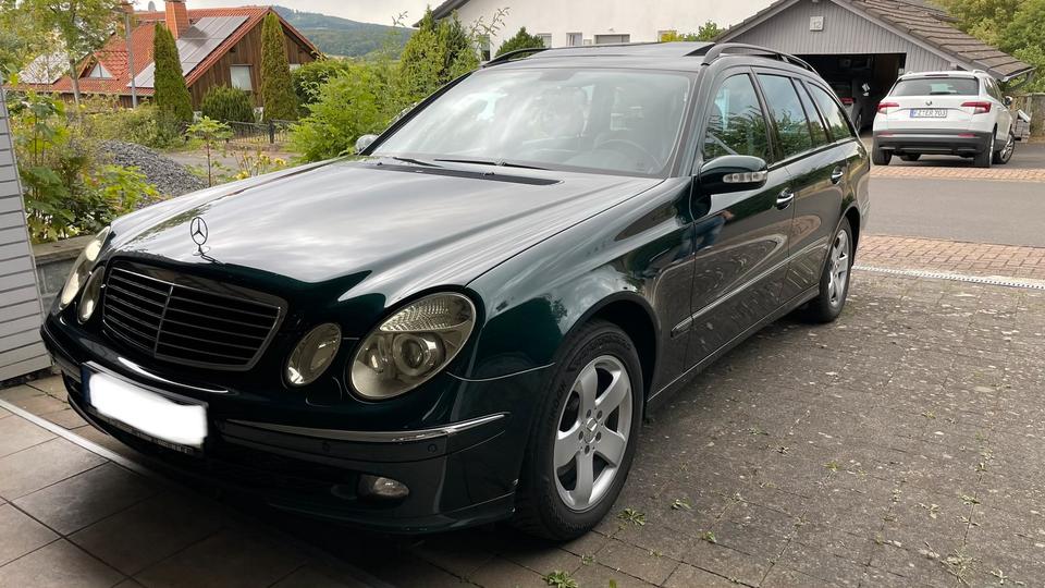 Mercedes Benz E 280 2004 — вигляд ззаду