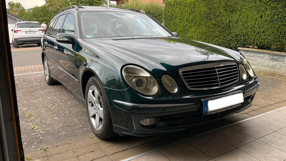 Mercedes Benz E 280 2004 — салон