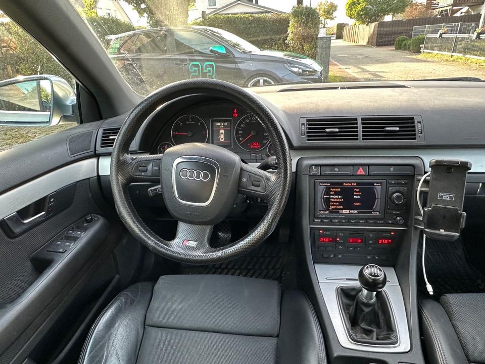 Audi A4 2005 — rear view