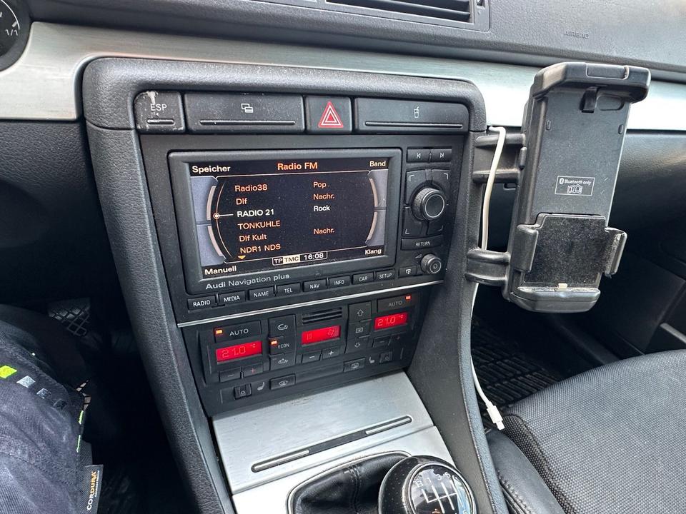 Audi A4 2005 — interior