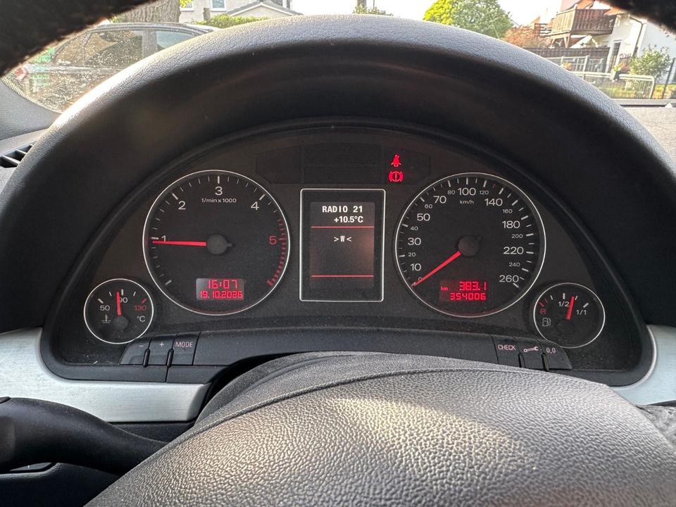 Audi A4 2005 — engine